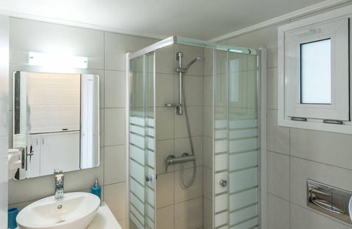 Vlicha House | Golden View Studios