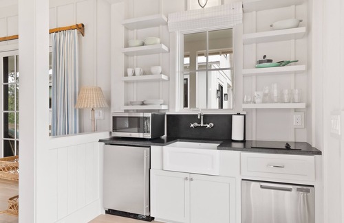 Johns Island House | "Goldeneye” (3021 Southerly Way) 2 person creekside bungalow at Kiawah River