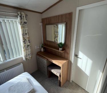 Malton House | Goldfinch Lodge at Brickyard Lakes