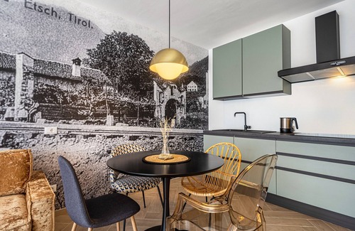 Lana Apartment | goldfinger individual Apartment with Mountain View, Pool, Wi-Fi, Balcony & Garden