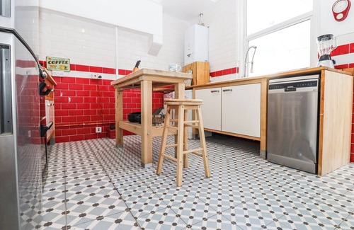 Hastings Cottage | GOLDHURST APARTMENT, pet friendly, with open fire in Hastings
