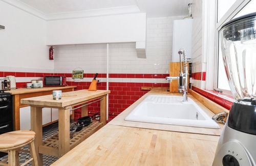 Hastings Cottage | GOLDHURST APARTMENT, pet friendly, with open fire in Hastings