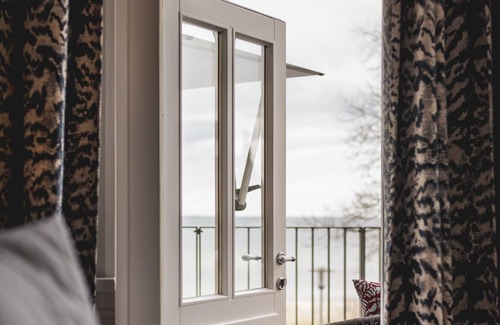 Niendorf Apartment | Goldmädchen 93, Beletage - Exclusive beach villa on the Baltic Sea in the first row.