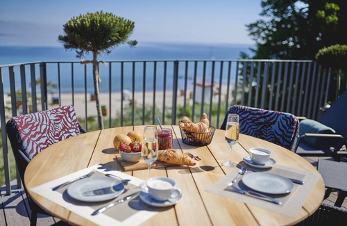 Niendorf Apartment | Goldmädchen 93, Honeymoon - Exclusive beach villa on the Baltic Sea in the first row.
