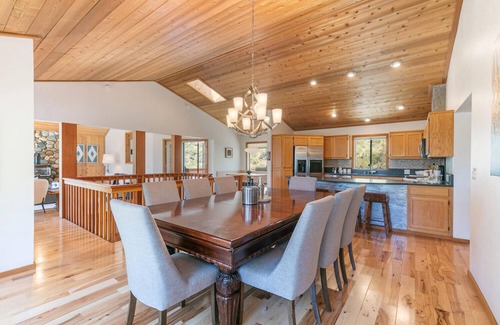 Truckee House | Goldmine - Luxury Northstar 4BR- Pool, Tennis, Gym Access- Pet Friendly