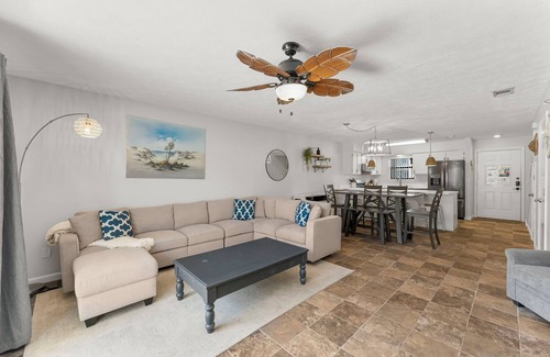 Long Beach Condo | Golf Cart | Pools | Beach Access