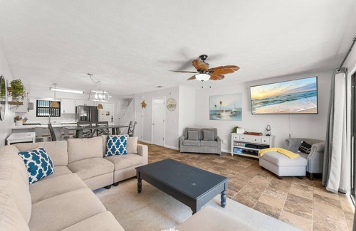 Long Beach Condo | Golf Cart | Pools | Beach Access