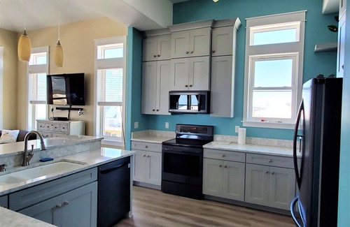 Navarre Beach House | Golf cart, roof deck, elevator, spa, chef kitchen. 600' from beach. 5 🌟 rating!