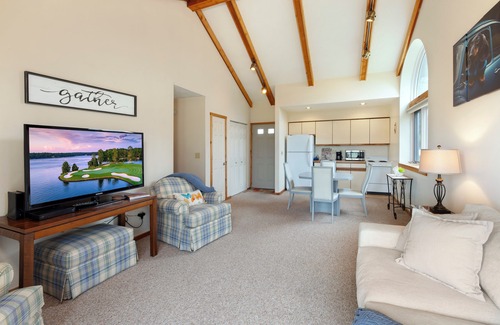 Cedar Condo | Golf Condo 2 miles from Good Harbor beach
