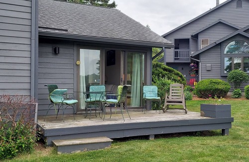 Cedar Condo | Golf Condo 2 miles from Good Harbor beach