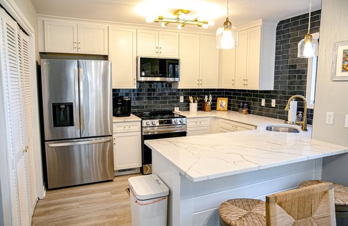 Ocean Ridge Condo | Golf course adjacent, beach-themed condo with sunroom, washer/dryer, & AC