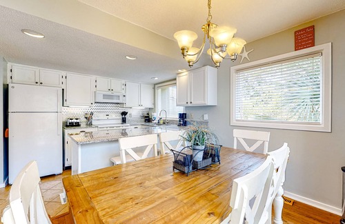 Ocean Ridge Cottage | Golf course-front beach home with full kitchen - close to the beach