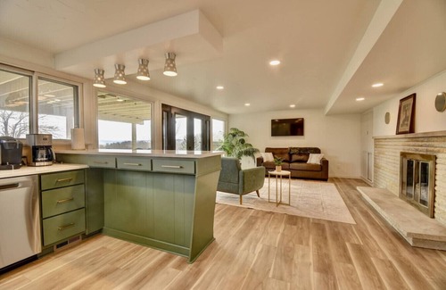 Millersburg Apartment | Golf Course Home on 10th - Newly Renovated