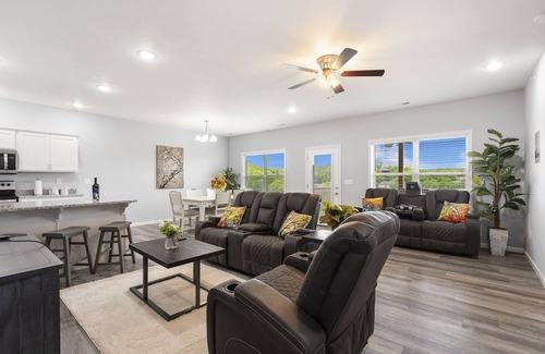 Branson West Condo | Golf Course OnSite, Pvt Hot Tub, Free Tickets, Gated Community, Near Silver Dollar City!
