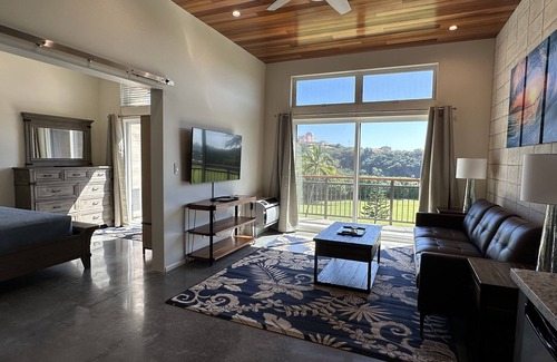 Moanalua House | GOLF COURSE VIEW HOME "G", PRIVATE BATHS, NEAR CAMP SMITH/JBPHH, EVSE, AC, TV'S