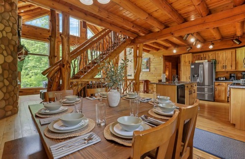 Logan Cabin | Golf Simulator Huge Game Room Hot Tub Cozy Cabin in Hocking Hills