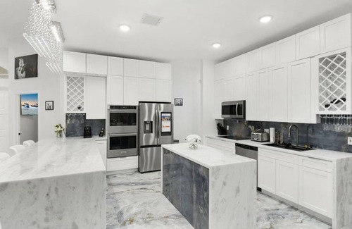 Lakefield South House | Golfers Paradise Manor