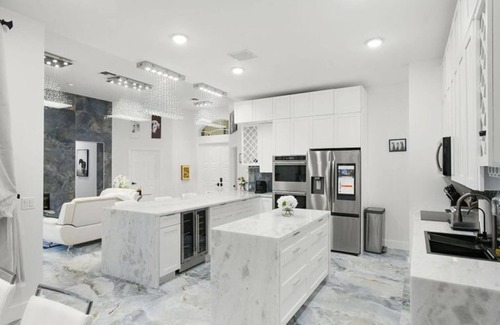 Lakefield South House | Golfers Paradise Manor