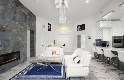 Lakefield South House | Golfers Paradise Manor