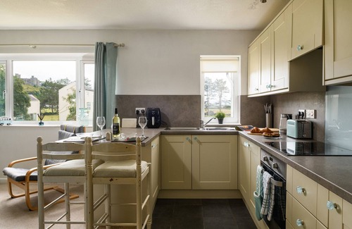 Harlech Apartment | Golygfa o'r Castell - Castle Views