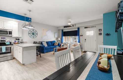 Hampton Condo | Gone Coastal | 1 Block to Beach & Boardwalk | AC