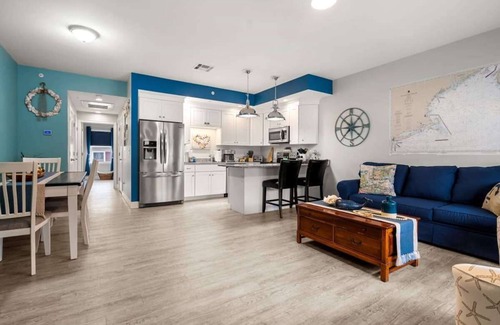 Hampton Condo | Gone Coastal | 1 Block to Beach & Boardwalk | AC