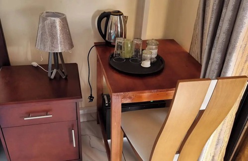 Harare East House | Gono Compound 1 - B&B with Queen bednn