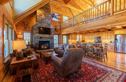 Boone House | Good Medicine - 10 minutes to Boone! Long range views, hot tub, fire pit!
