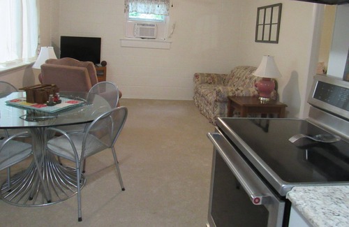 Rileyville House | Good Mill Riverfront Cottage