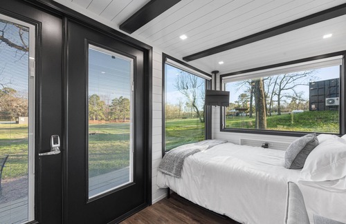 Willis Other | Good Smoke -2 mins to Lake Conroe! Rooftop deck, Heated Pool, Fire Pit
