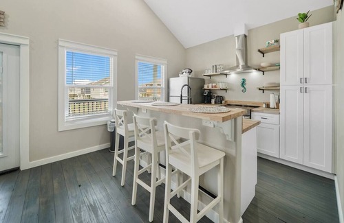 Port Bolivar Villa | Good Times At The Gulf! Walk 2 beach! Access to Playground/Pool