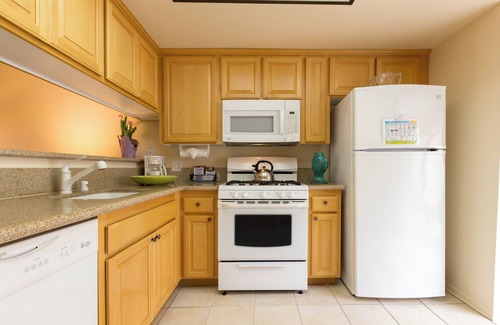 Oxnard Shores Hotel | Good-Value 3 Units w/Kitchen & Free Parking!