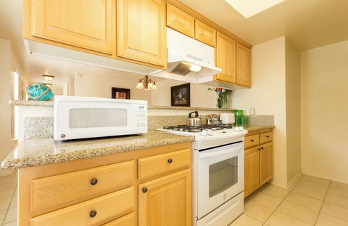 Oxnard Shores Hotel | Good-Value 3 Units w/Kitchen & Free Parking!