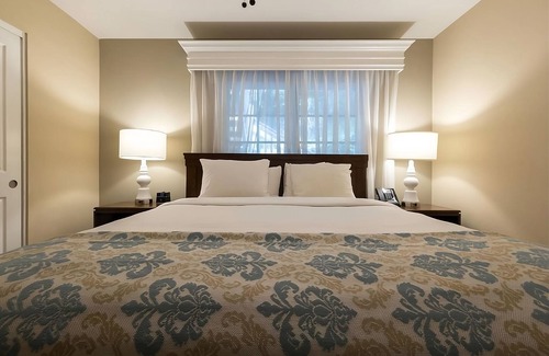 Del Mar Hotel | Good-Value Accommodation! 3 Convenient Units, Kitchen, Onsite Parking!