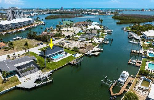 Siesta Isle House | Good Vibes and Tan Lines! Private Beach with Heated Pool - Villa Good Times, Fort Myers Beach