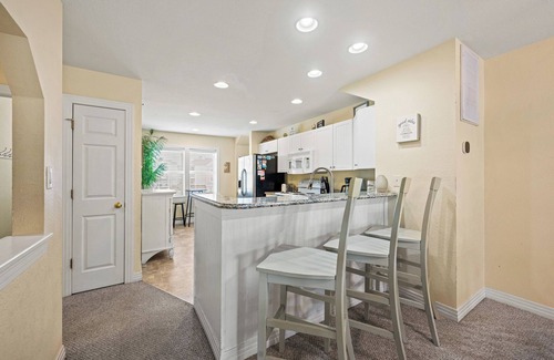 Bermuda Bay House | Good Vibes at Cambridge Cove Town Home, Family Fun Water Park, Beat Traffic with Flex-Stay