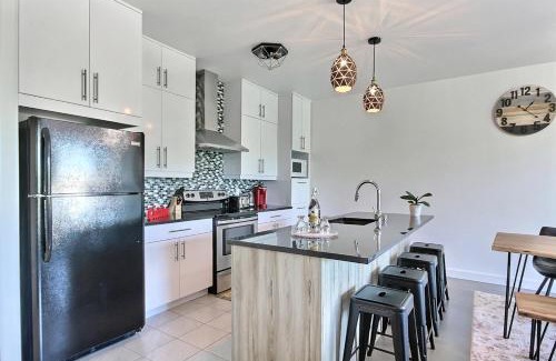 La Cite-Limoilou Apartment | GOOD VIBES ONLY -Modern and spacious 2 bedroom condo 4 beds FREE PARKING, GYM