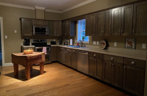 Milford House | Good year lake getaway! Hottub, on water, sleeps11! Oneonta Cooperstown Close!