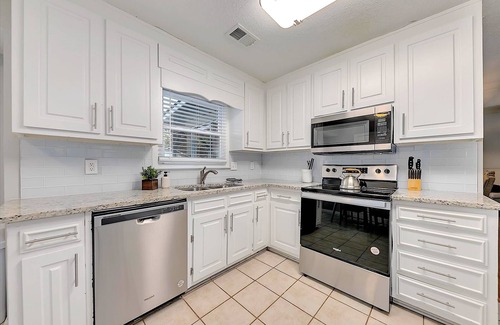 Kennesaw House | GoodKarma Rentals - Kennesaw Oasis-Exclusive Pool Comfy 4BDR Sleeps 14+Family Re