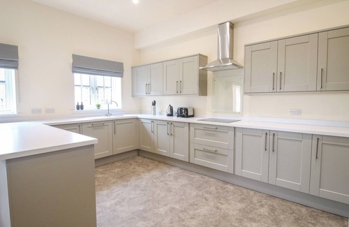 Felton Cottage | GOODWOOD COTTAGE, pet friendly, with a garden in West Felton