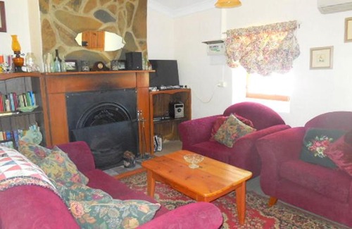 Goolwa House | Goolwa Cottage 11 Hutchinson - BYO Linen - Pet Friendly