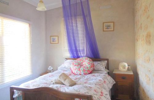 Goolwa House | Goolwa Cottage 11 Hutchinson - BYO Linen - Pet Friendly