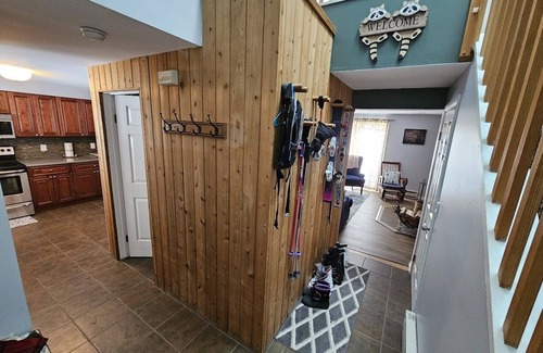 North Creek House | Gore Mnt. Adirondack 23E skis for rent