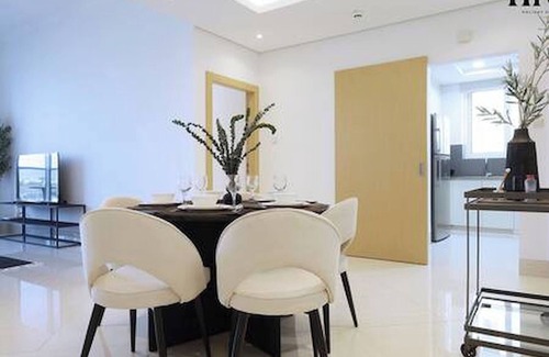 Dubai Apartment | Gorgeous 2 Bed in Al Warqa