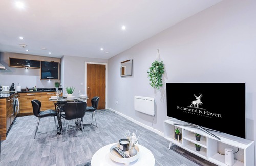 Bradford Apartment | Gorgeous 2-bedroom flat with ensuite - City centre