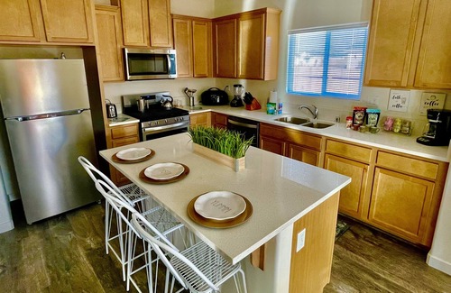 Pumpkin Center House | gorgeous 2021 home sleeps 11