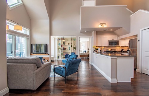 Belltown Condo | Gorgeous 2BR Penthouse in the Heart of Seattle!