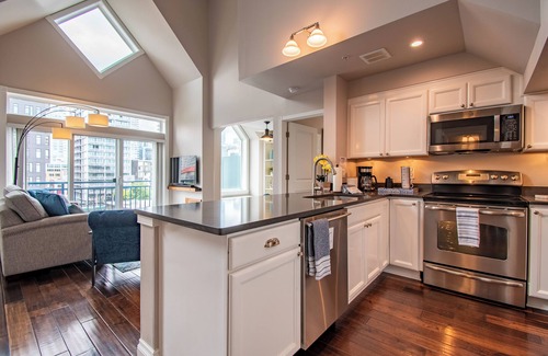 Belltown Condo | Gorgeous 2BR Penthouse in the Heart of Seattle!