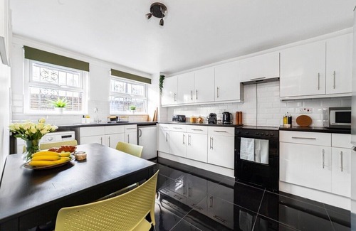 Fortune Green Apartment | Gorgeous 3 bed flat w/ great central location