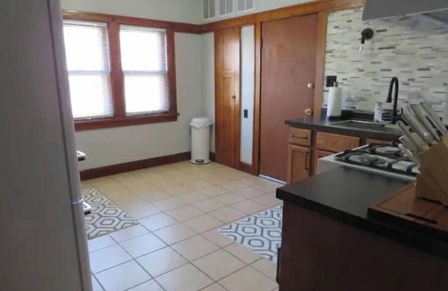 Wauwatosa Apartment | Gorgeous 3 Bedroom Apartment w/Free Parking